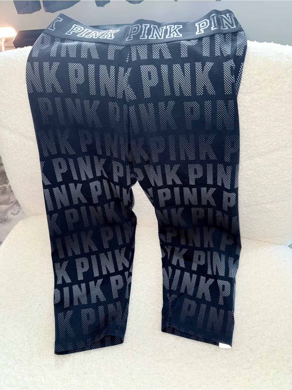 PINK Victoria's Secret Cropped Capri logo leggings NWOT S